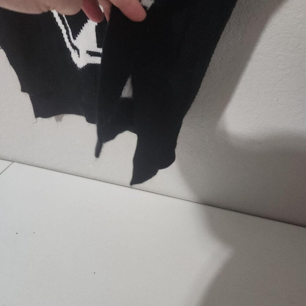 Her Universe Small Star Wars Darth Vader Sweater Black White Acrylic Knit - Picture 8 of 9